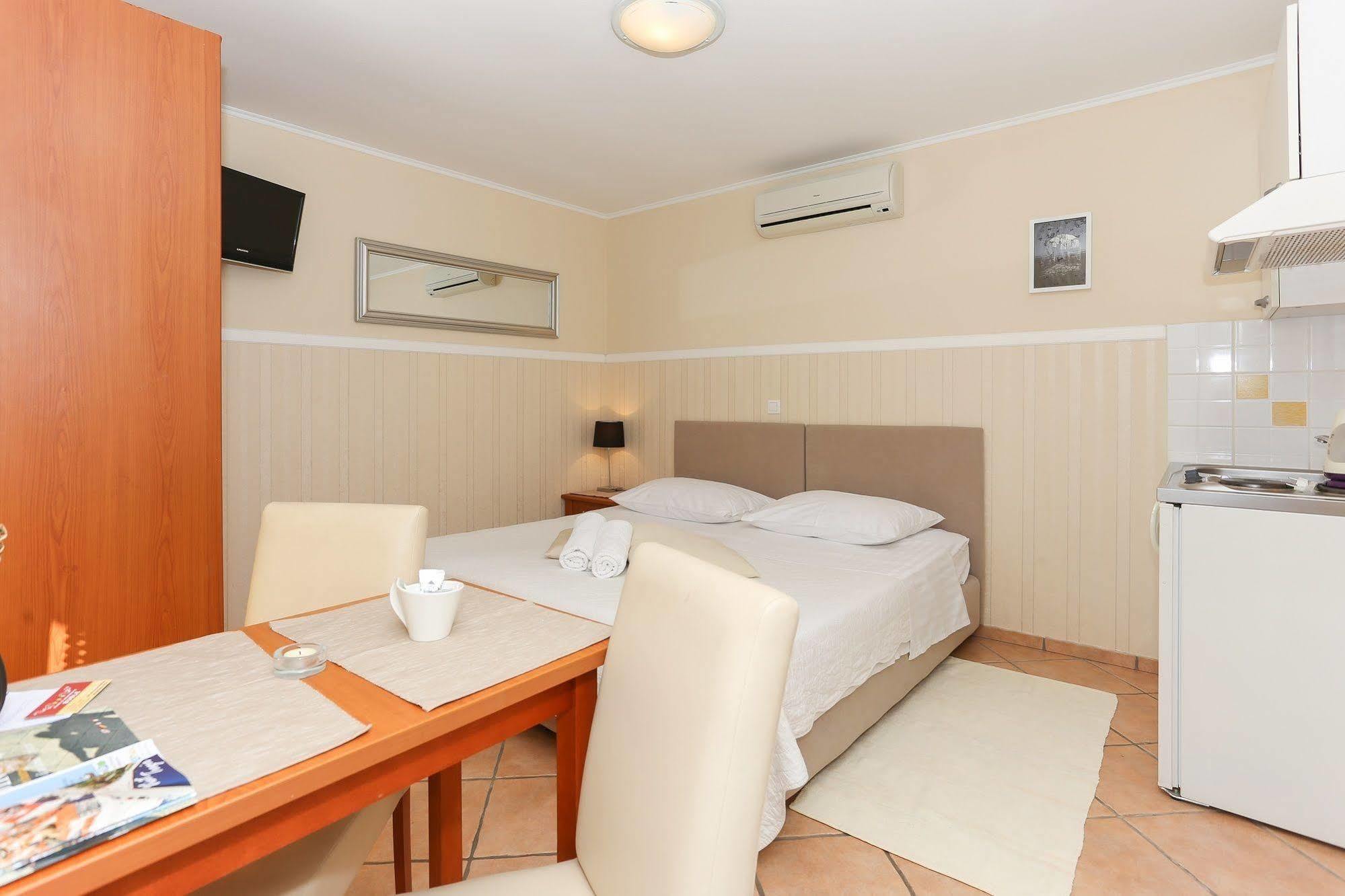 Apartments & Rooms Buble تروغير المظهر الخارجي الصورة