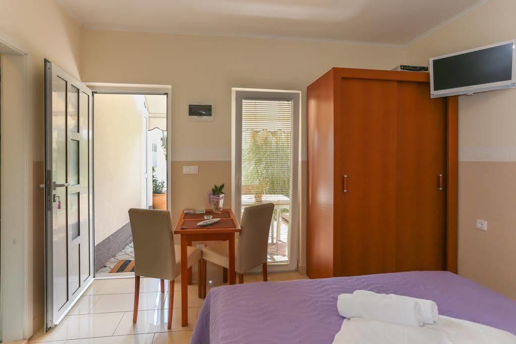 Apartments & Rooms Buble تروغير المظهر الخارجي الصورة